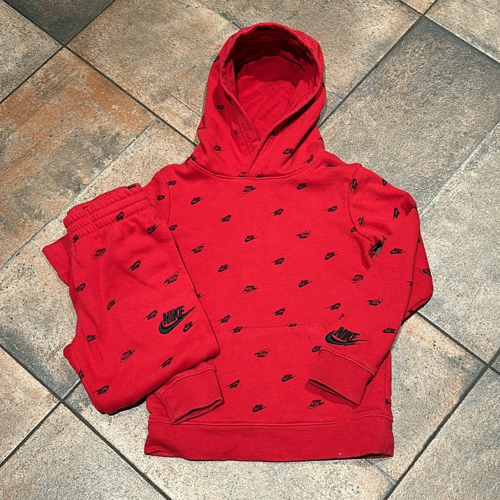 Kids Small Nike Sweatshirt & Sweatpants